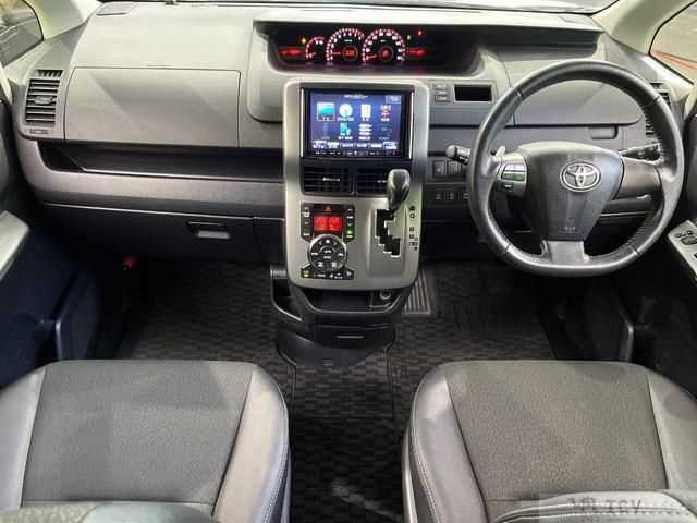 2013 Toyota Voxy