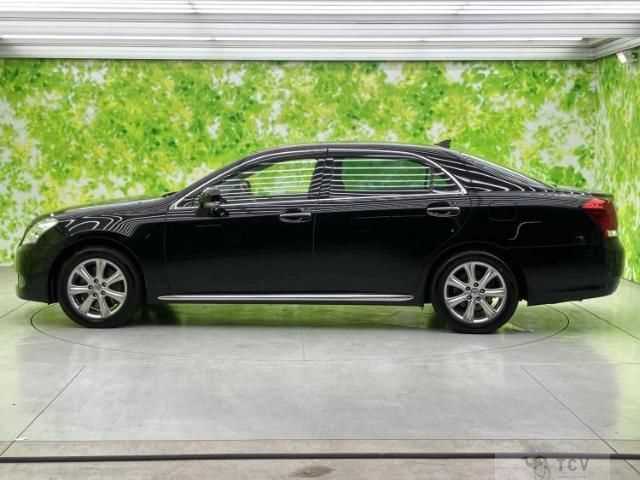 2013 Toyota Crown Majesta