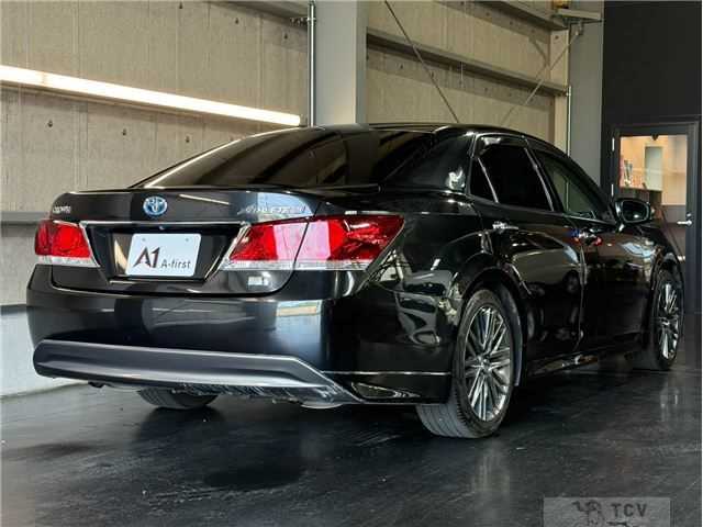 2013 Toyota Crown Hybrid