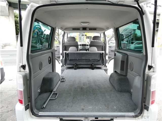 2005 Nissan Caravan Van