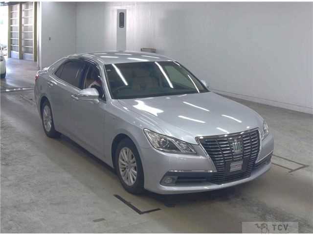 2013 Toyota Crown Hybrid
