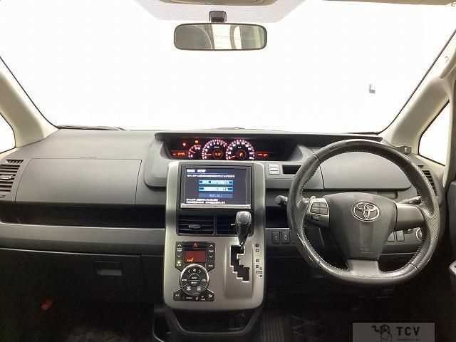 2013 Toyota Voxy