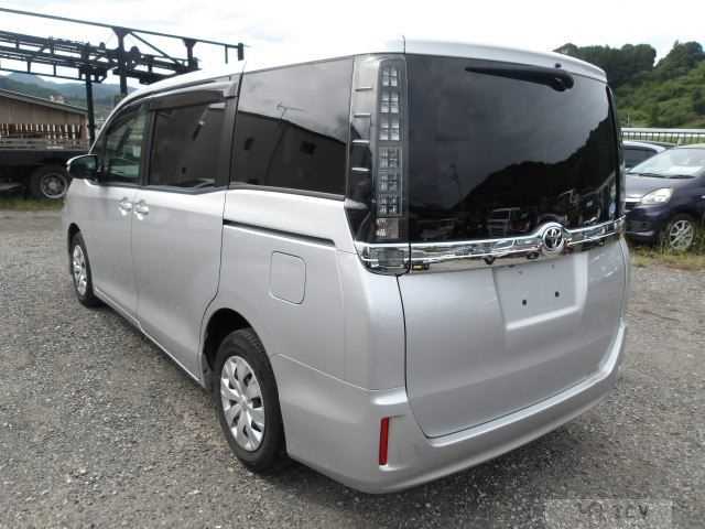 2016 Toyota Voxy