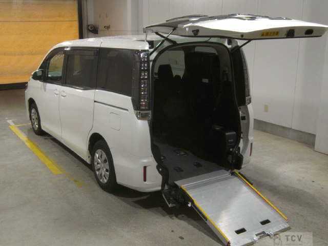 2015 Toyota Voxy