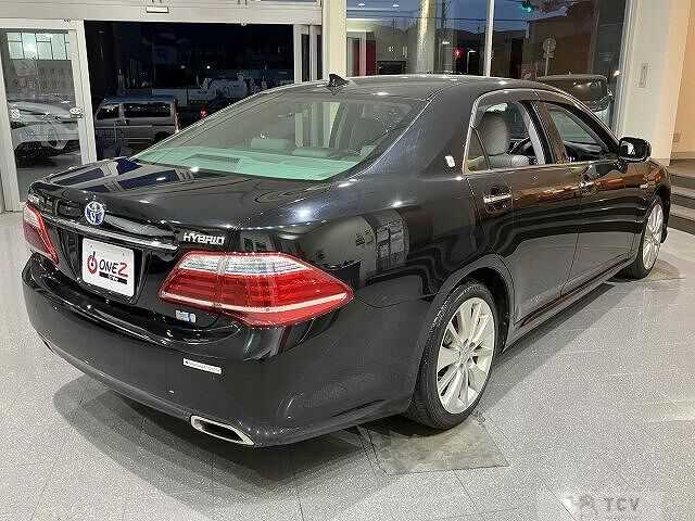 2012 Toyota Crown Hybrid