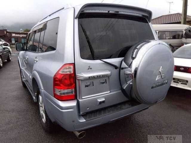 2005 Mitsubishi Pajero