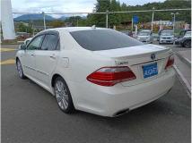 2011 Toyota Crown Hybrid
