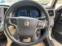 2013 Toyota Crown Hybrid