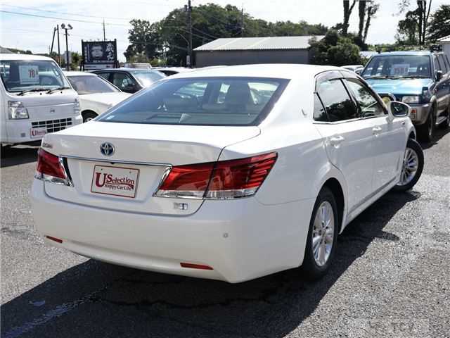 2013 Toyota Crown Hybrid
