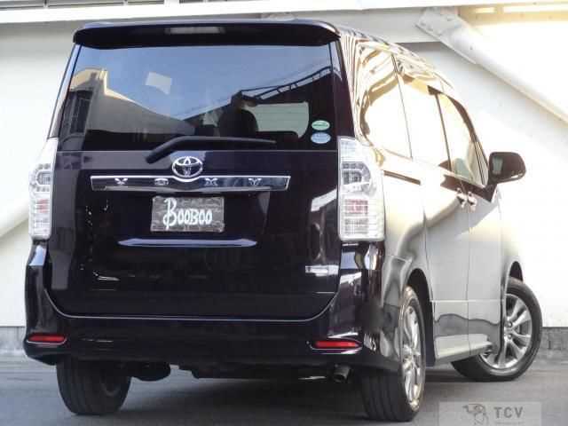 2013 Toyota Voxy
