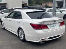 2013 Toyota Crown Hybrid