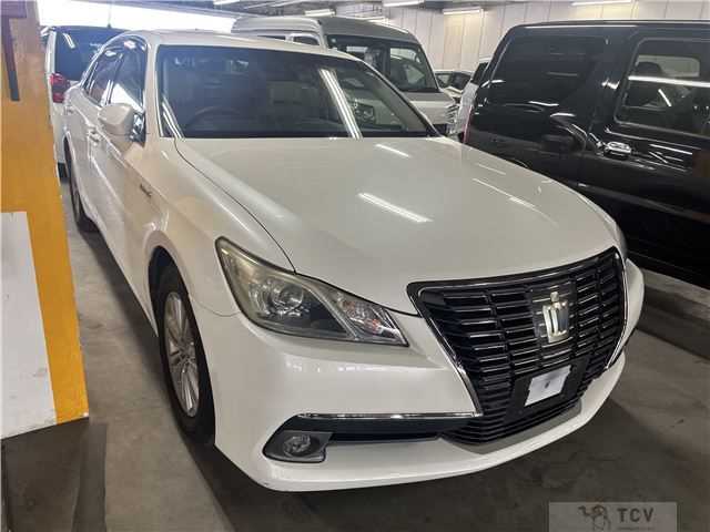 2013 Toyota Crown Hybrid
