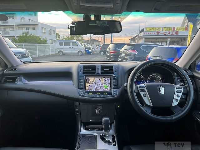 2012 Toyota Crown Hybrid