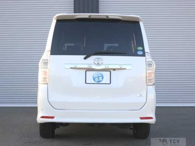 2013 Toyota Voxy