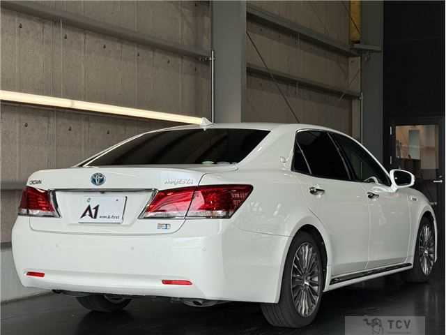 2014 Toyota Crown Majesta