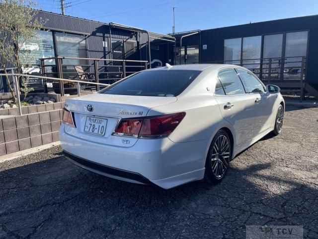 2013 Toyota Crown Hybrid