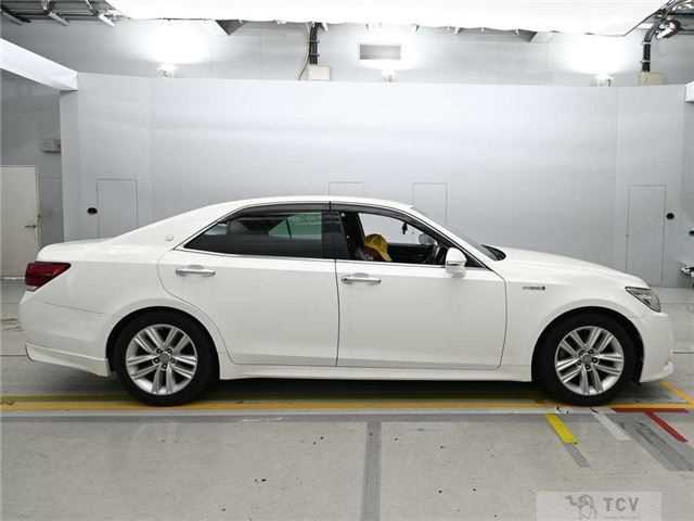 2013 Toyota Crown Hybrid