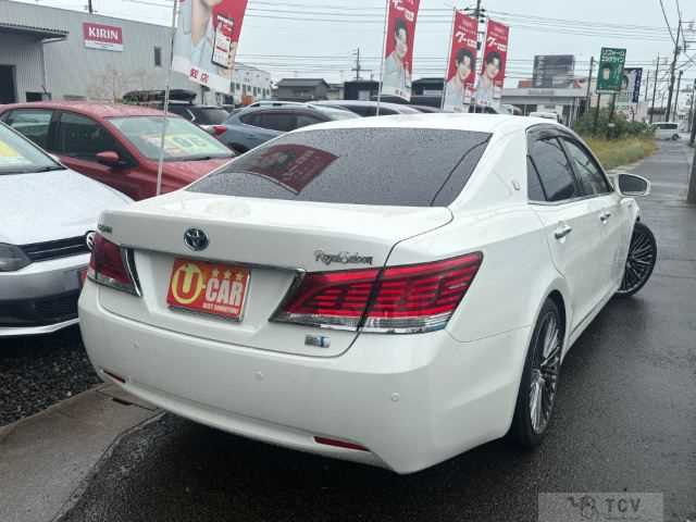 2013 Toyota Crown Hybrid