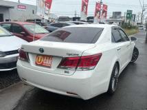 2013 Toyota Crown Hybrid