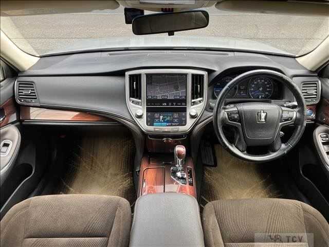 2014 Toyota Crown Hybrid