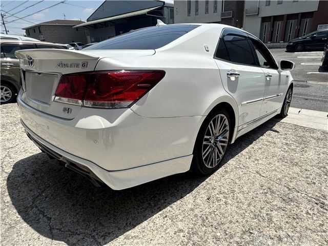 2013 Toyota Crown Hybrid