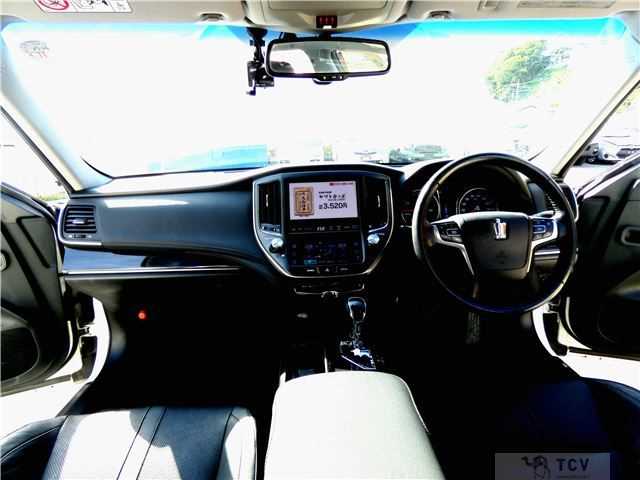 2013 Toyota Crown Hybrid