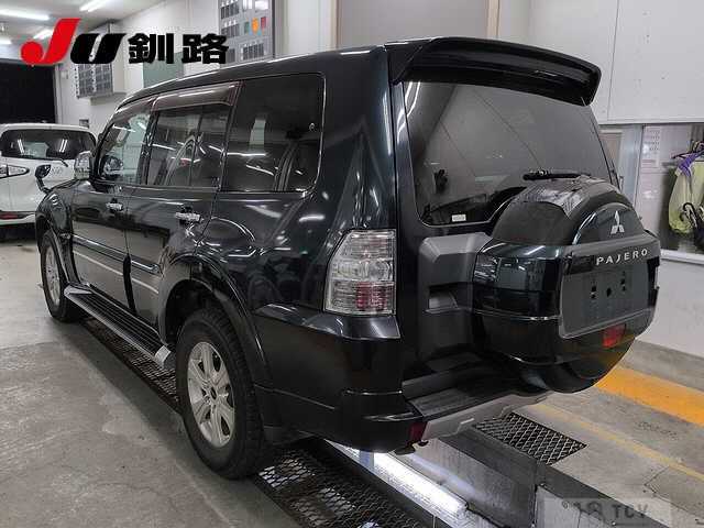 2011 Mitsubishi Pajero