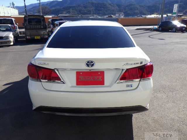 2013 Toyota Crown Hybrid