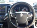 2013 Toyota Crown Hybrid