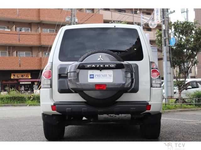2015 Mitsubishi Pajero