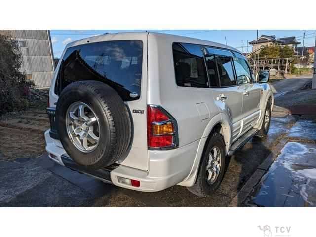 2002 Mitsubishi Pajero