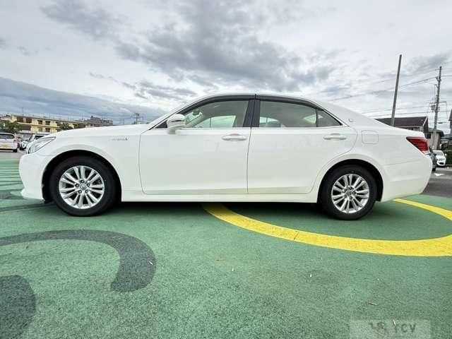 2013 Toyota Crown Hybrid
