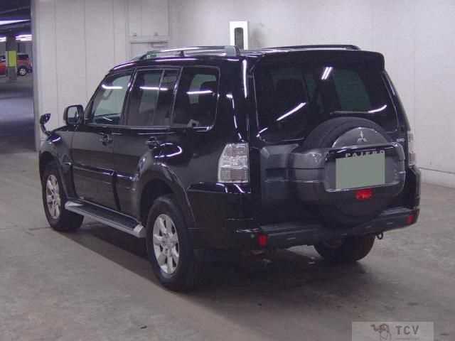 2015 Mitsubishi Pajero