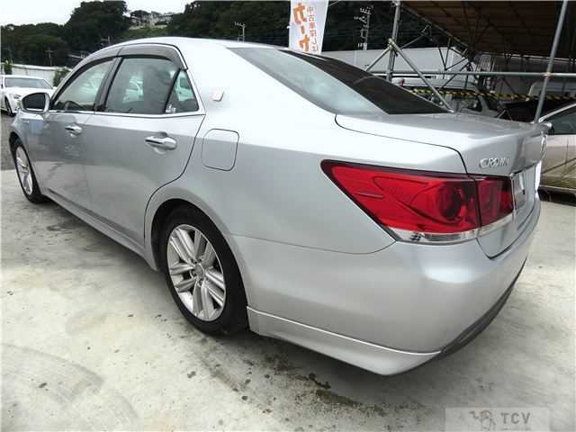 2013 Toyota Crown Hybrid