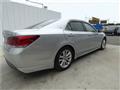 2013 Toyota Crown Hybrid