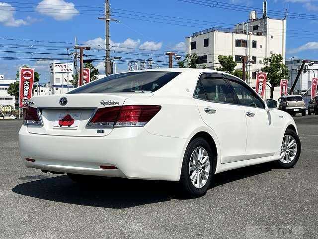 2013 Toyota Crown Hybrid