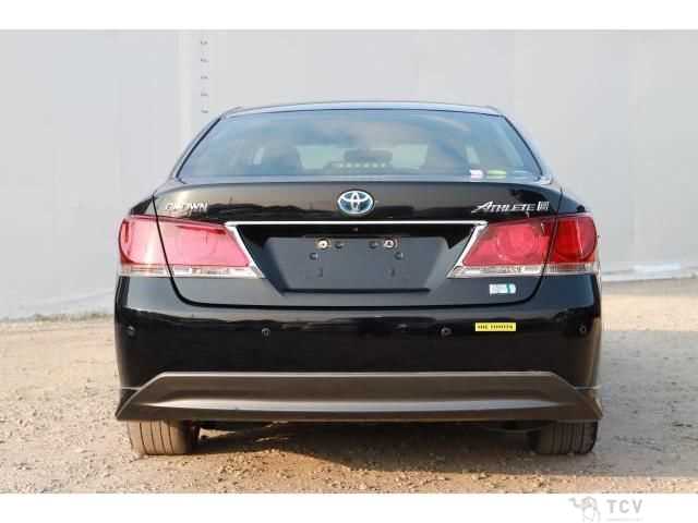 2013 Toyota Crown Hybrid