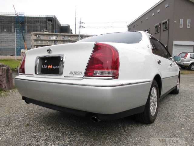 2001 Toyota Crown Majesta
