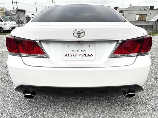 2013 Toyota Crown Hybrid