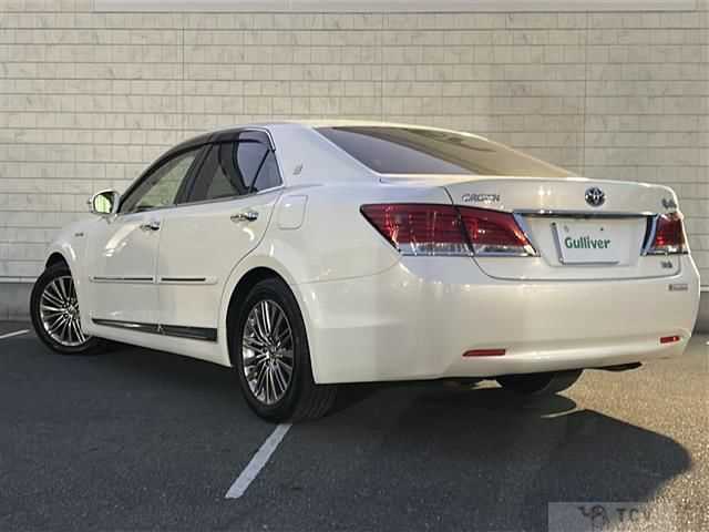2013 Toyota Crown Hybrid