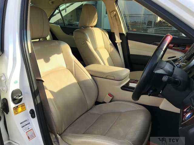 2013 Toyota Crown Majesta