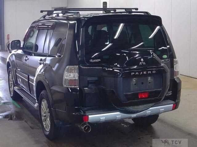 2014 Mitsubishi Pajero