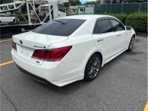 2014 Toyota Crown Hybrid
