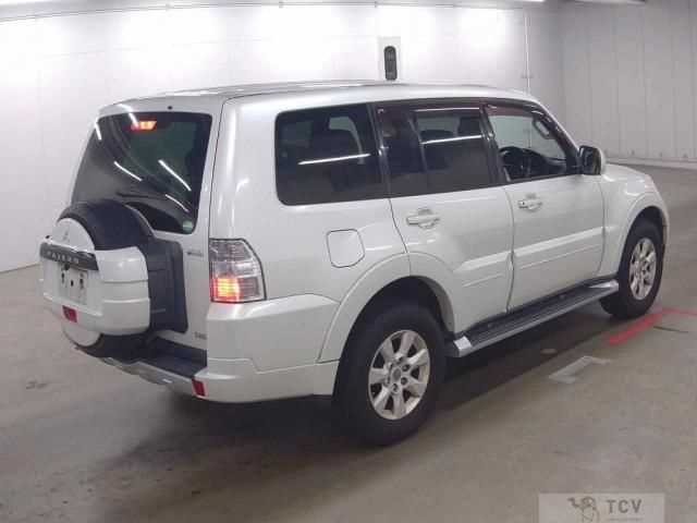 2013 Mitsubishi Pajero