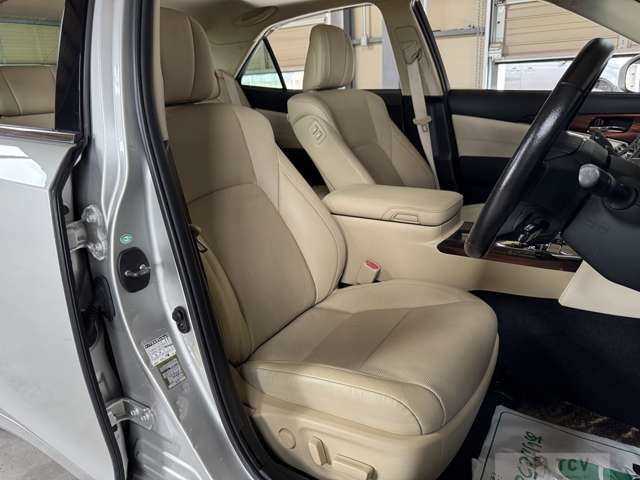 2013 Toyota Crown Hybrid