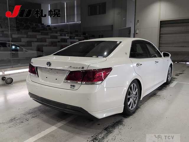 2014 Toyota Crown Hybrid
