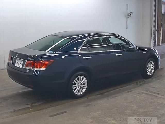 2014 Toyota Crown Hybrid