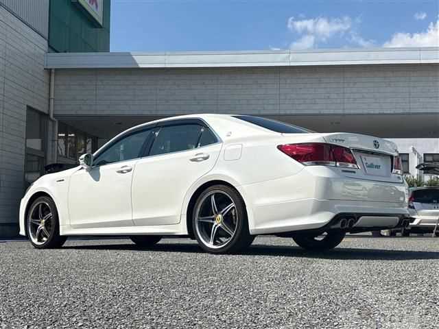 2013 Toyota Crown Hybrid