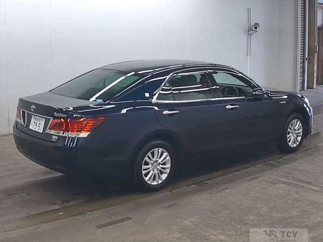 2014 Toyota Crown Hybrid