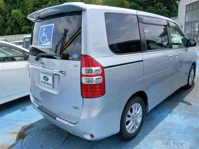 2013 Toyota Noah